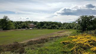 Pistas de fútbol en la zona muy próxima al albergue