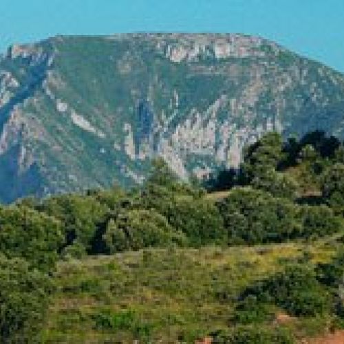 Travesía Navas de Bureba  Oña por la Mesa de Oña. Vista de la montaña