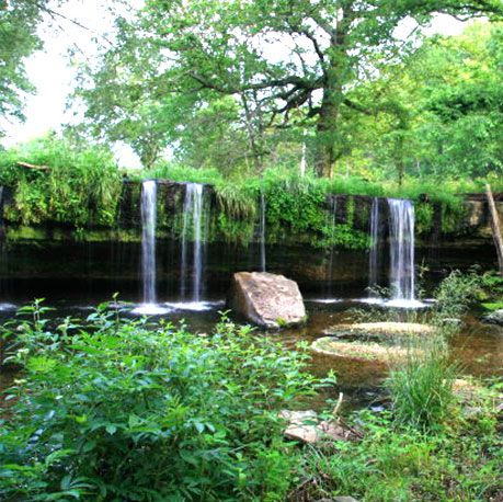 Paisaje de cascada en zona del entorno de Soncillo