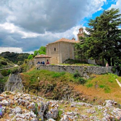 Ermita en el entorno de Las Merindades, Burgos
