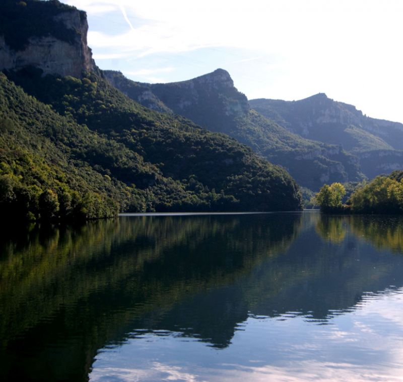 Embalse en el entorno Las Merindades, Burgos