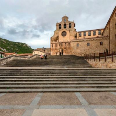 Monumentos en el centro de Oña