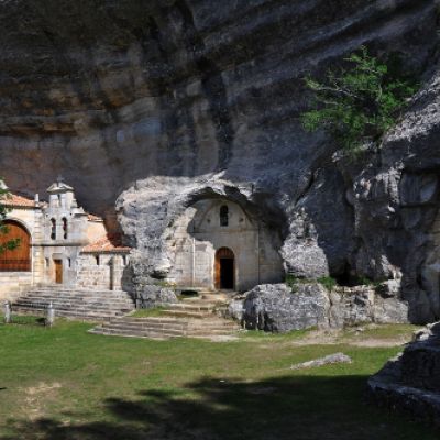 Vista exterior de las Cuevas Ojo Guareña