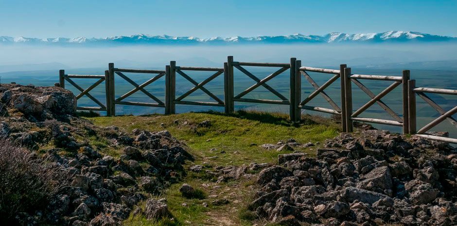 Mirador con vista a un valle en el entorno Las Merindades, Burgos