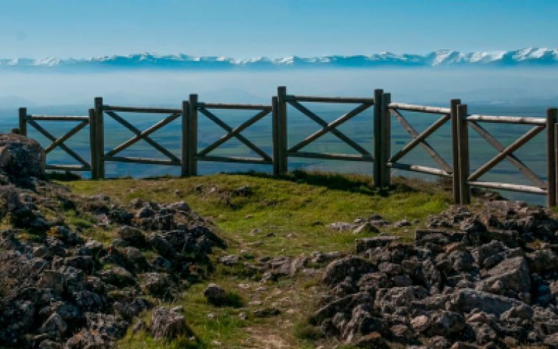 Mirador con vista a un valle en el entorno Las Merindades, Burgos
