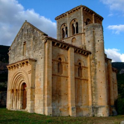 Iglesia románica en el entorno Las Merindades, Burgos
